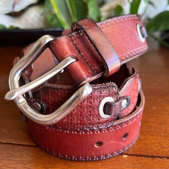 Fossil Genuine leather Belt Brass / Silver Buckle hardware embossed sz Medium - Picture 1 of 16